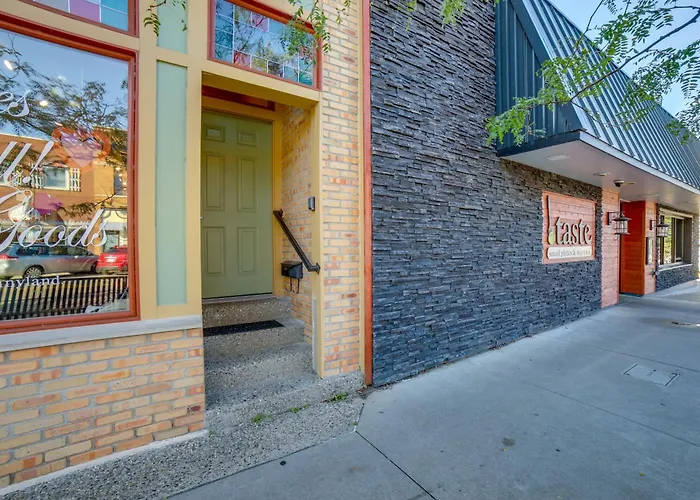 'Phoenix Nest' South Haven Condo: River View!
