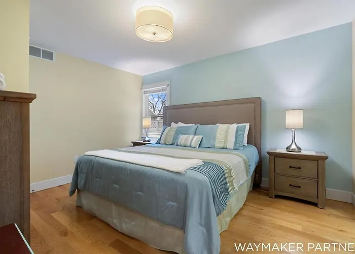 Gorgeous Cottage Steps From Beach, Hot Tub, Arcade, Coffee Bars