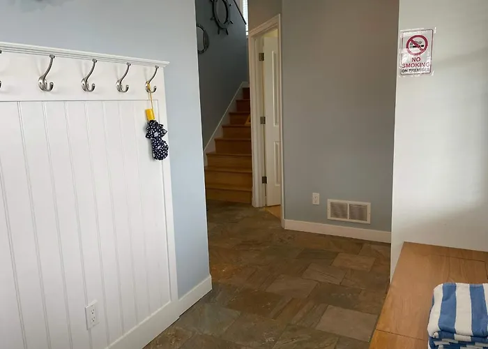 Luxury Home With Harbor Views Hot Tub Walk To North Beach Dog Friendly