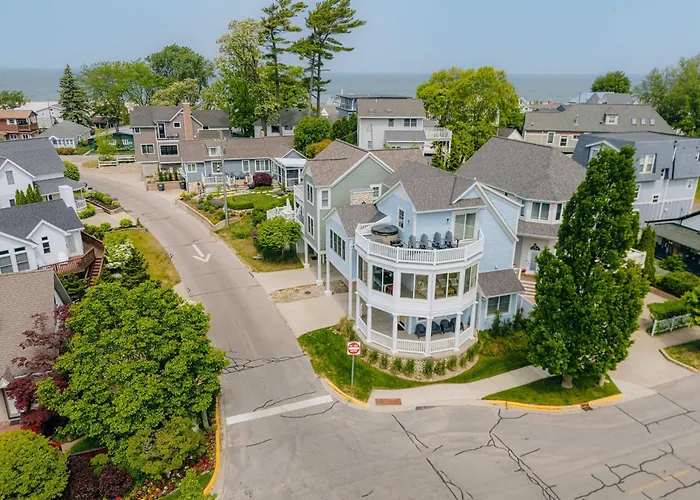 Luxury Home With Harbor Views Hot Tub Walk To North Beach Dog Friendly