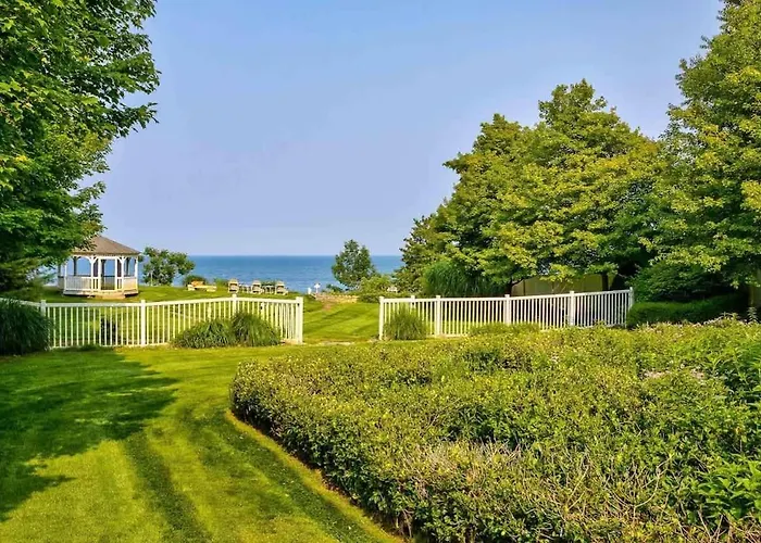 Spacious A-Frame With Lake Michigan Views & Hot Tub-Family Friendly